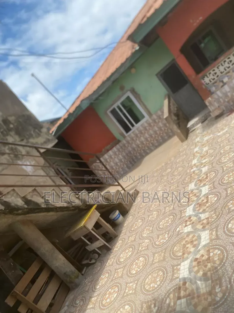 1bdrm Room & Parlour in Robert Barns, Old Barrier for rent