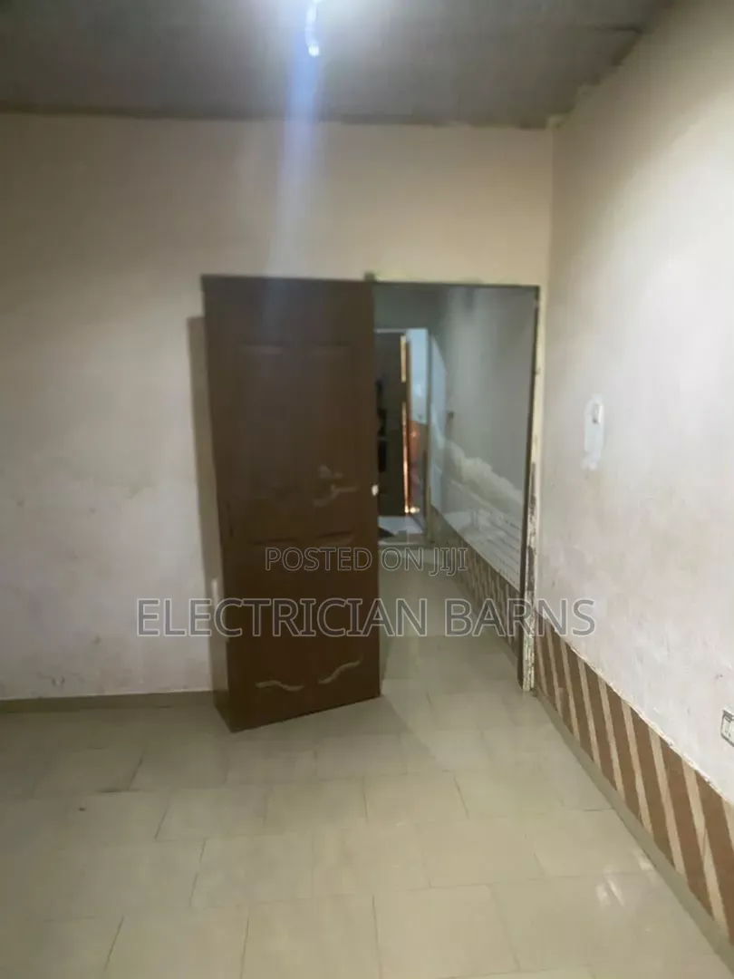 1bdrm Room & Parlour in Robert Barns, Old Barrier for rent