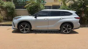 Toyota Highlander XSE 2021 Silver