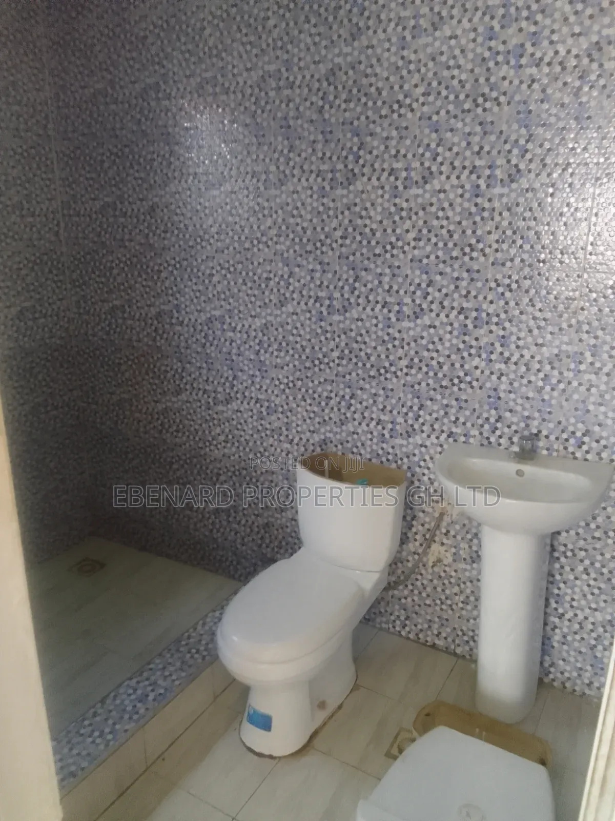 3bdrm Apartment in Ebenard Properties, Baatsona Total for rent