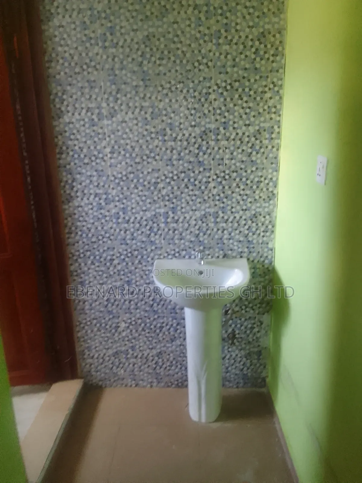 3bdrm Apartment in Ebenard Properties, Baatsona Total for rent