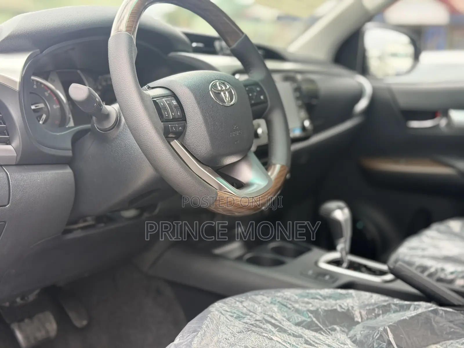 New Toyota Hilux 2025 Black