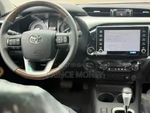 New Toyota Hilux 2025 Black