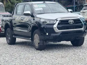 New Toyota Hilux 2025 Black