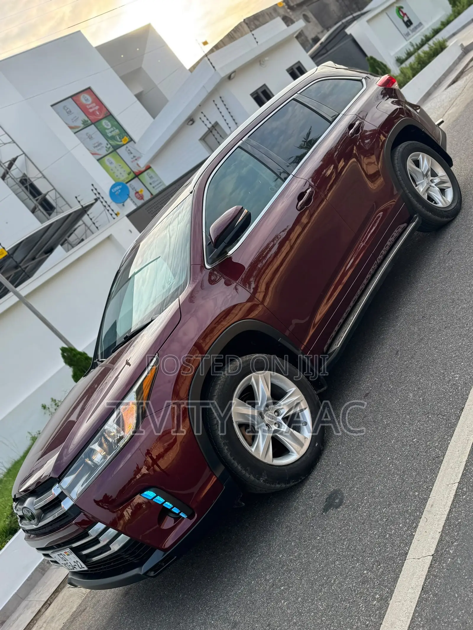 Toyota Highlander XLE 4x4 V6 (3.5L 6cyl 8A) 2018 Brown