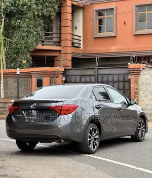 Toyota Corolla SE Special Edition 4dr Sedan (1.8L 4cyl CVT) 2017 Gray