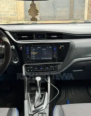 Toyota Corolla SE Special Edition 4dr Sedan (1.8L 4cyl CVT) 2017 Gray
