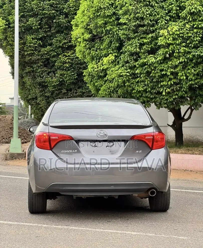 Toyota Corolla SE Special Edition 4dr Sedan (1.8L 4cyl CVT) 2017 Gray
