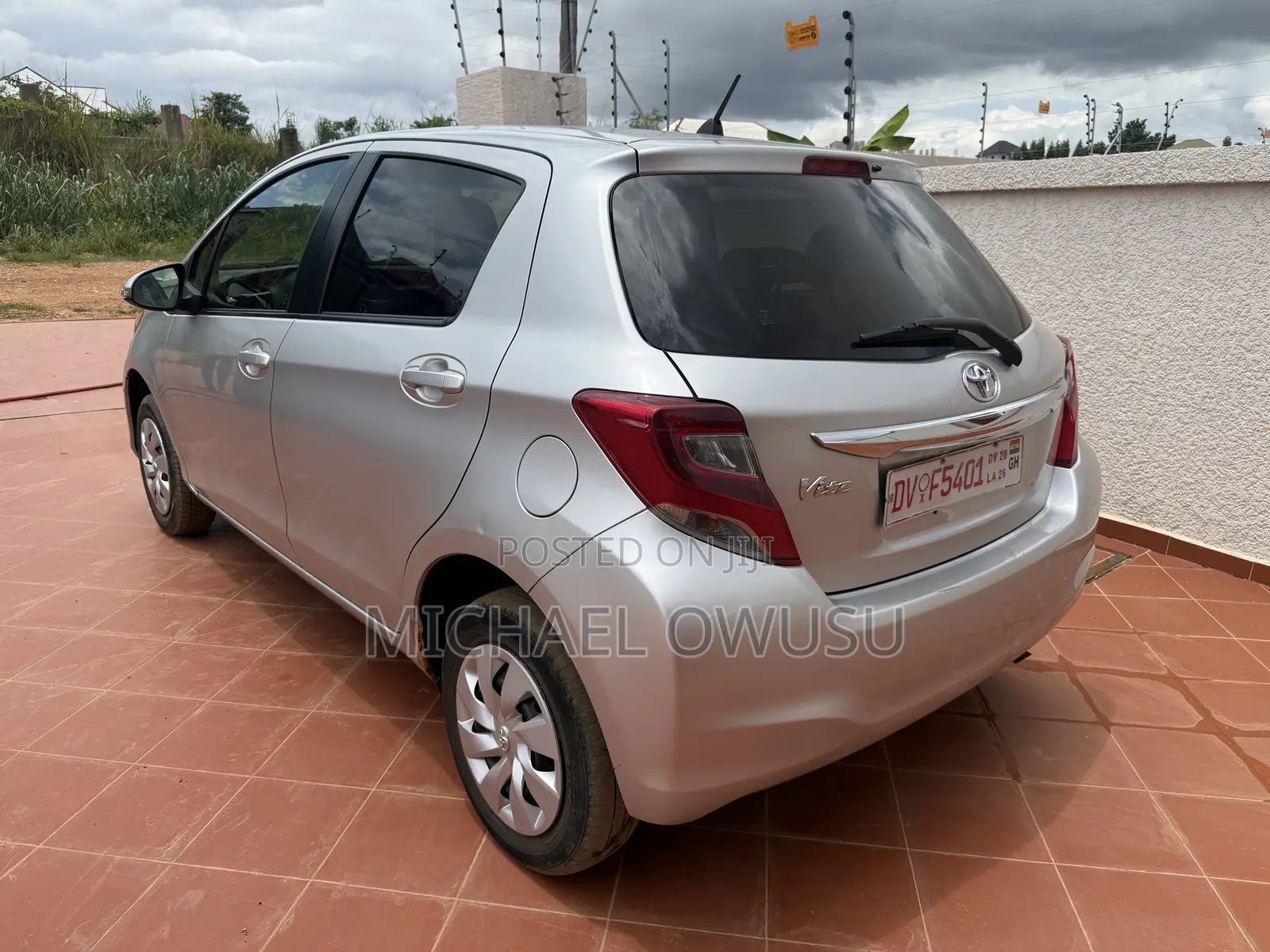 Toyota Vitz 2015 Silver