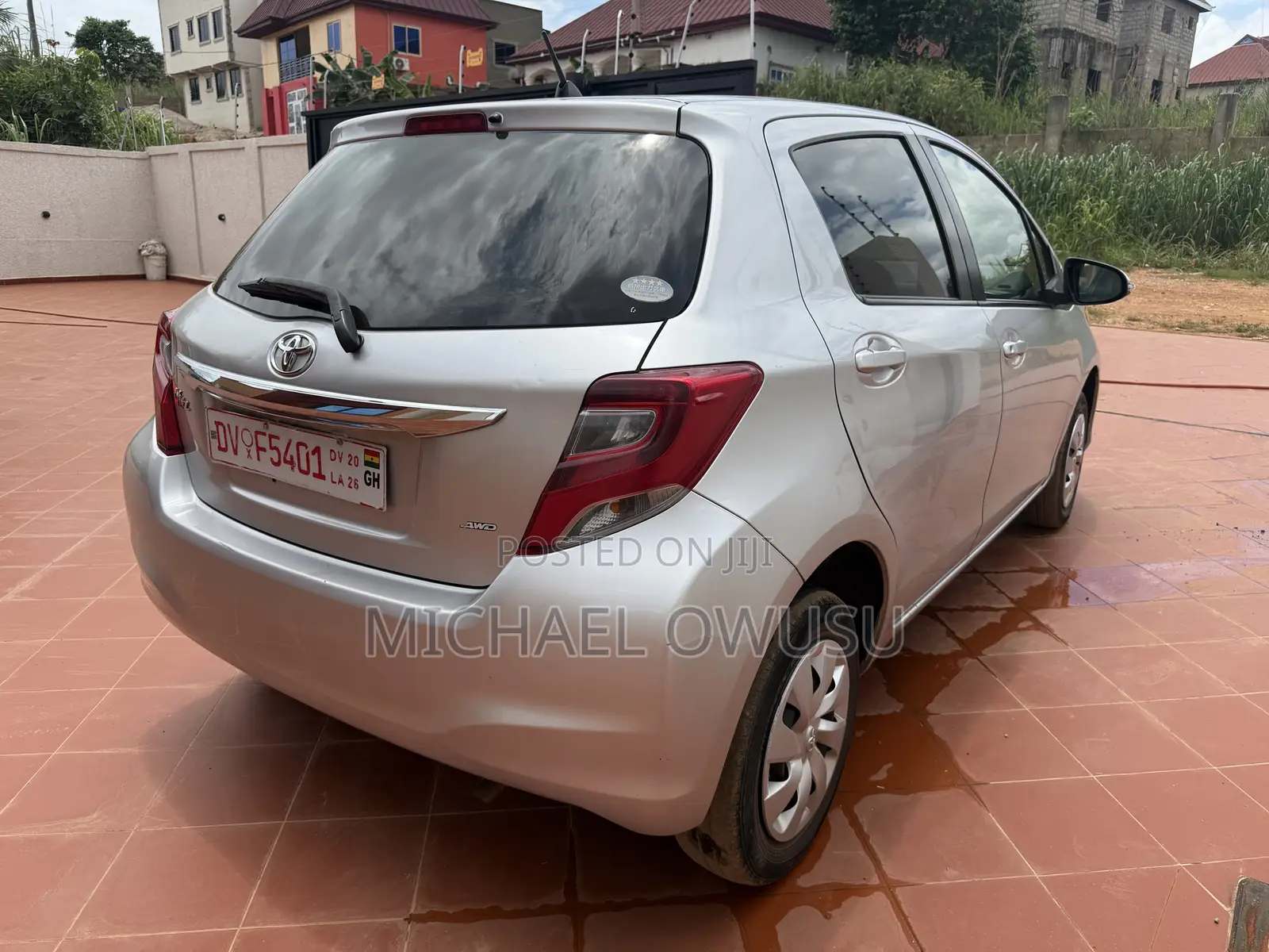 Toyota Vitz 2015 Silver