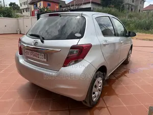Toyota Vitz 2015 Silver