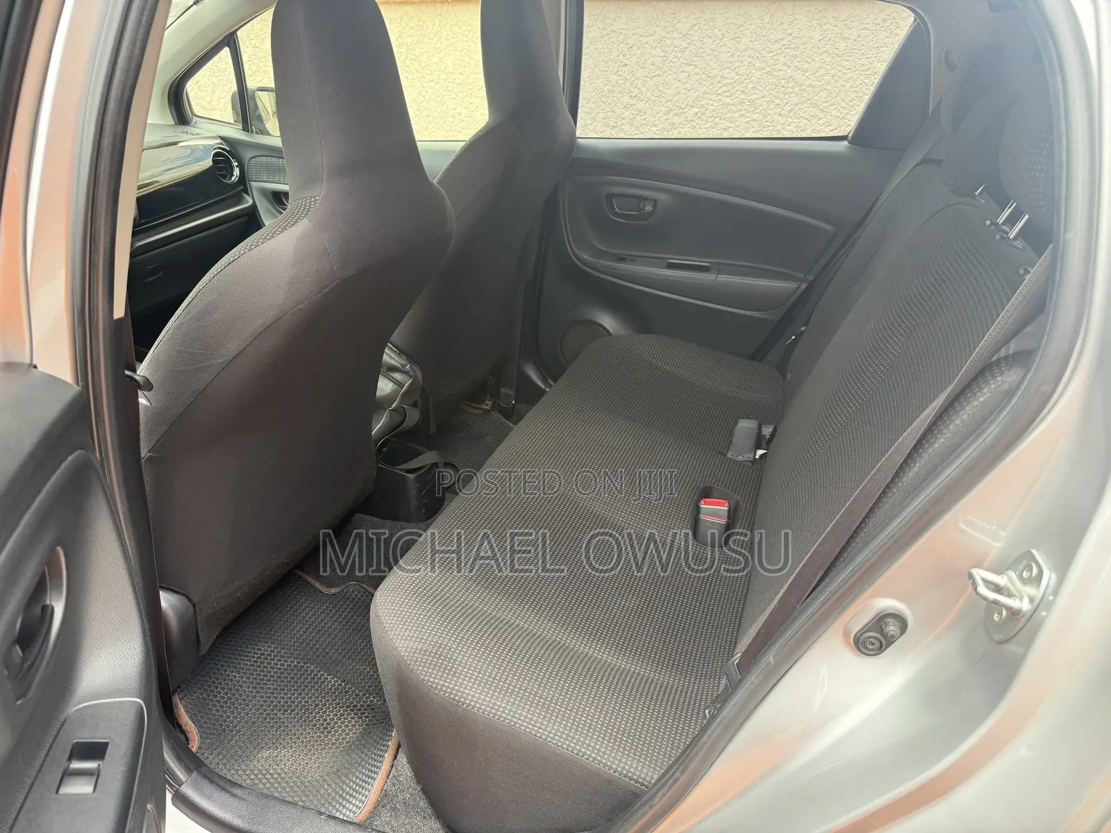 Toyota Vitz 2015 Silver