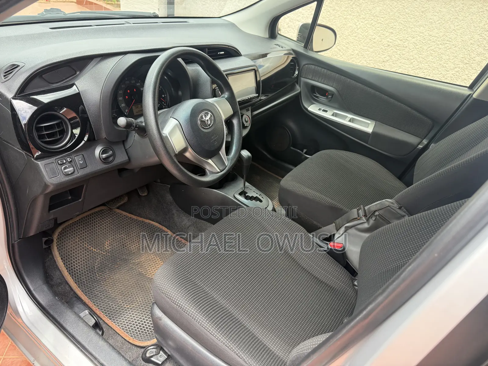 Toyota Vitz 2015 Silver
