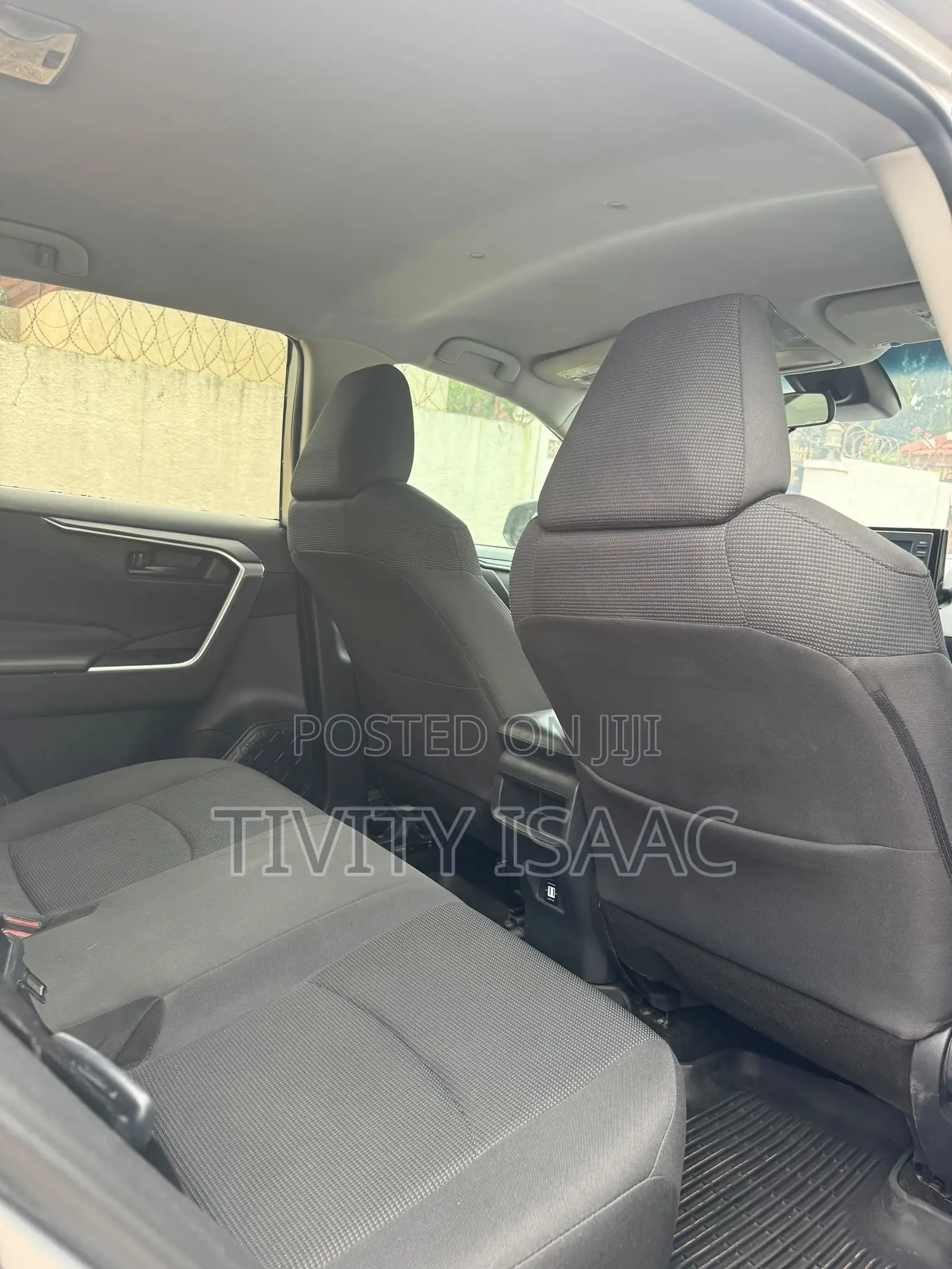 Toyota RAV4 LE AWD 2019 Silver