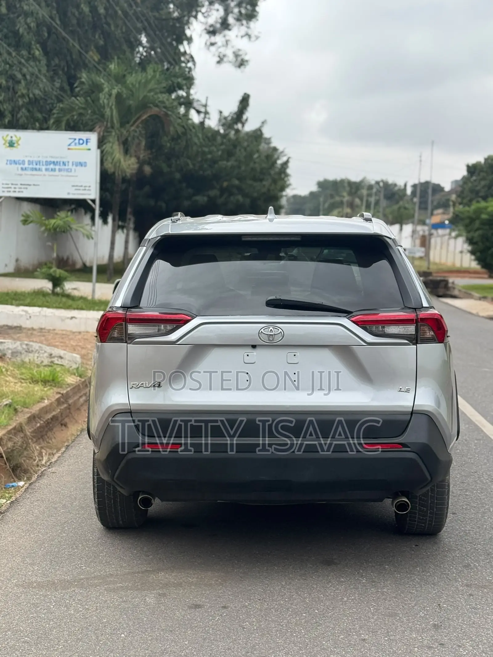 Toyota RAV4 LE AWD 2019 Silver