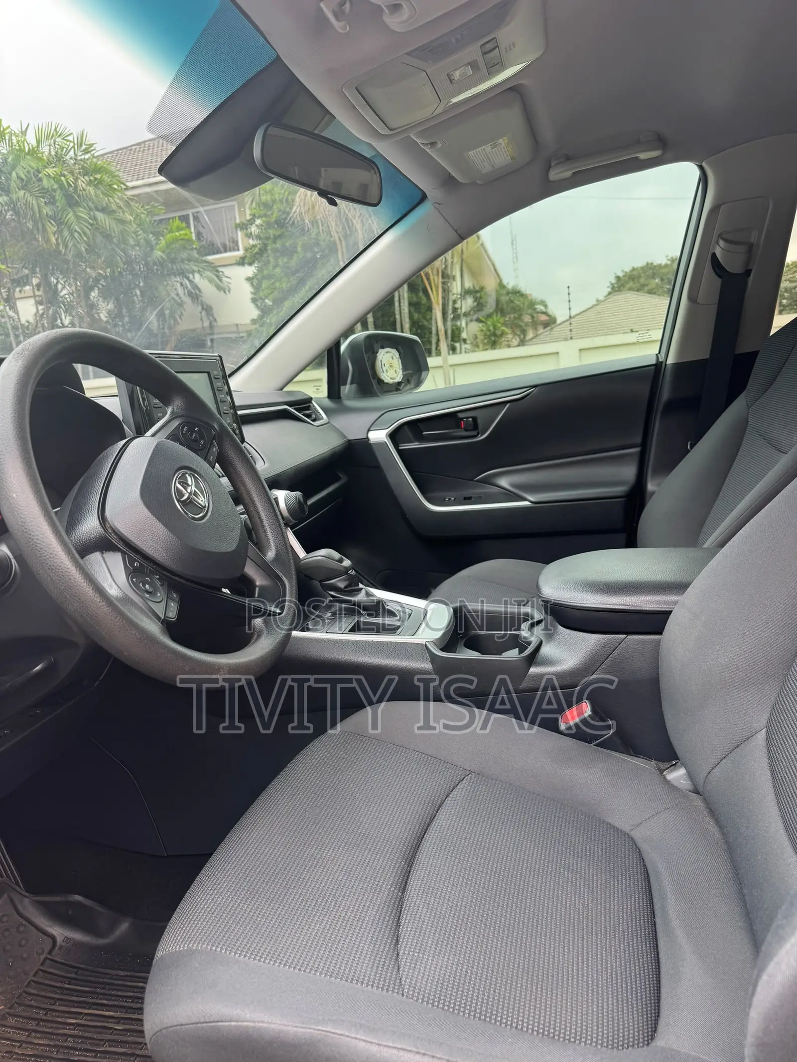 Toyota RAV4 LE AWD 2019 Silver