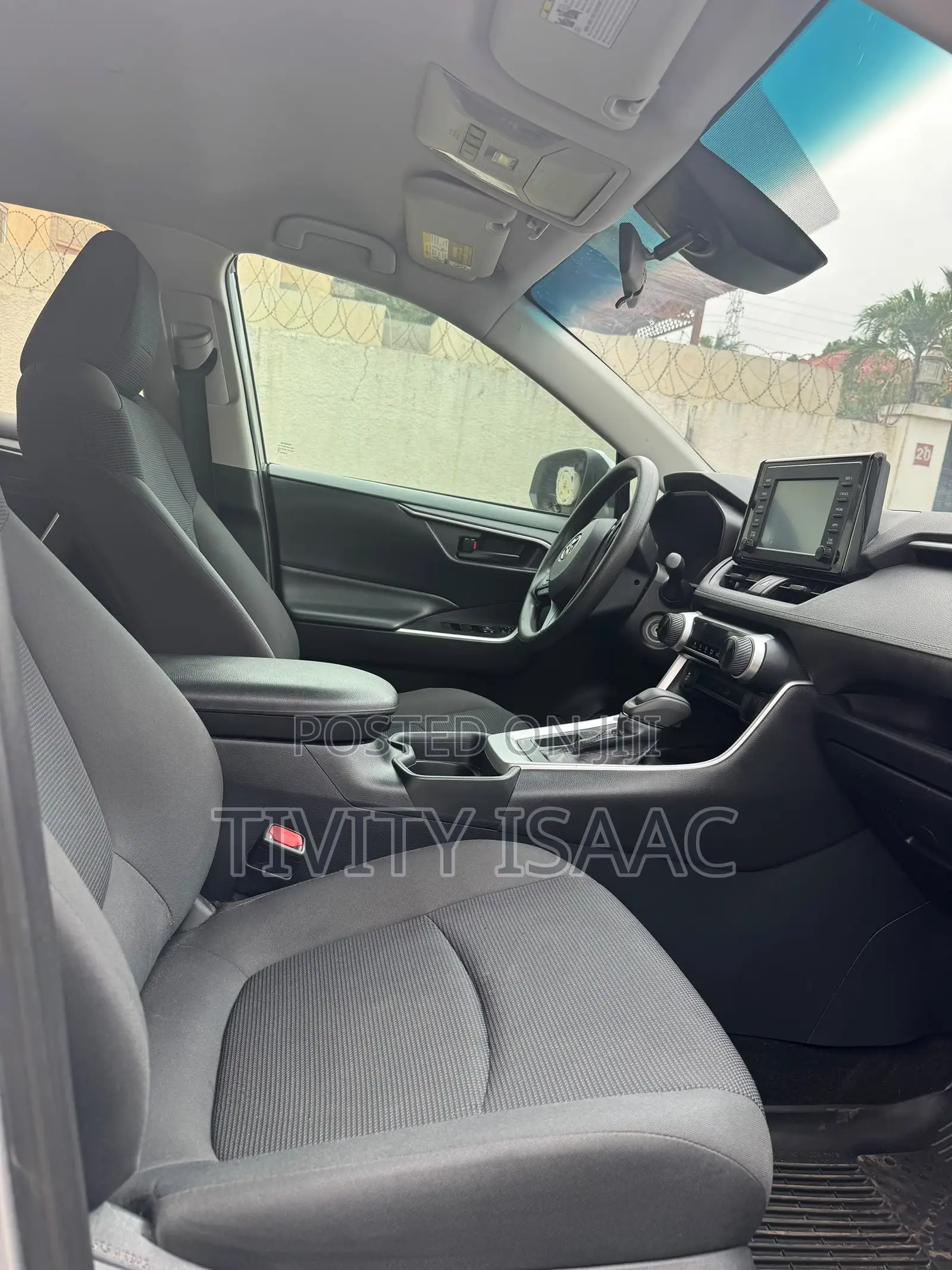 Toyota RAV4 LE AWD 2019 Silver