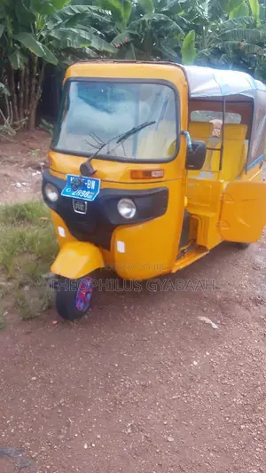 Bajaj RE 2025 Yellow