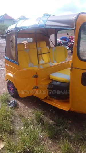Bajaj RE 2025 Yellow