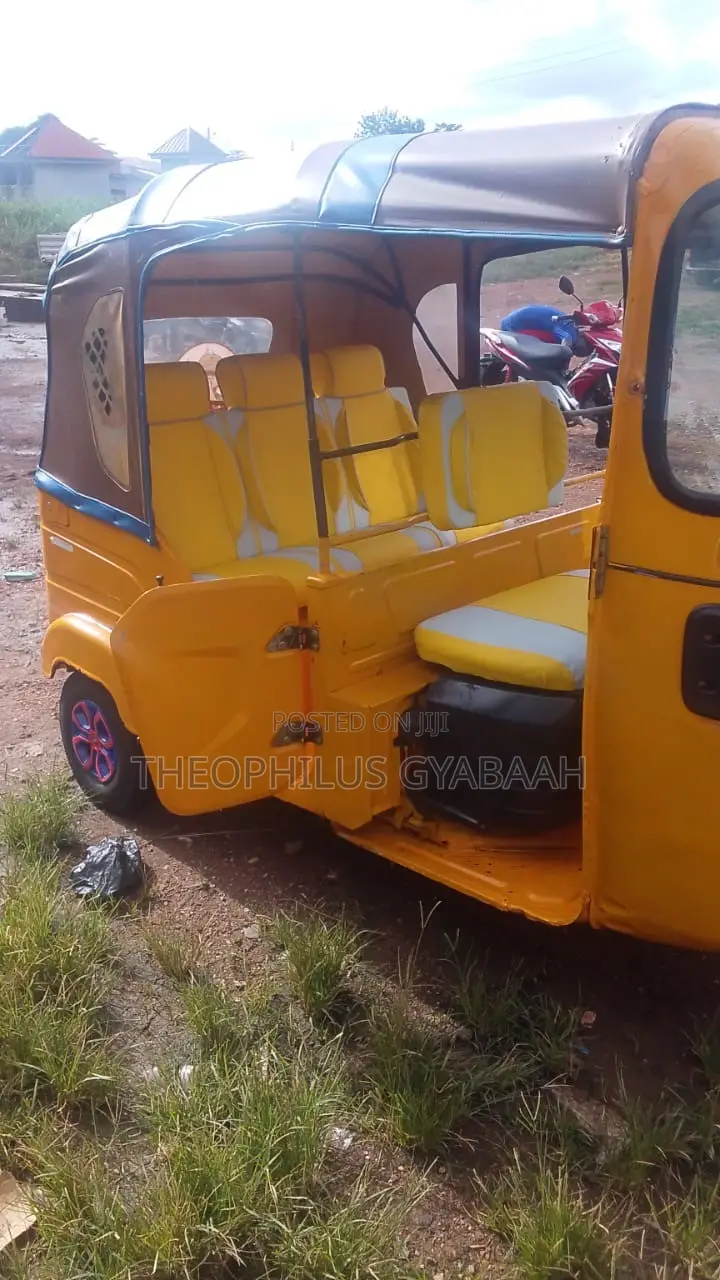 Bajaj RE 2025 Yellow