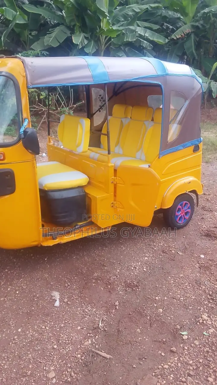 Bajaj RE 2025 Yellow