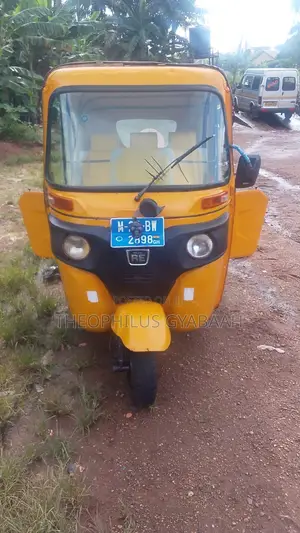 Bajaj RE 2025 Yellow