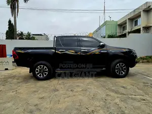 Toyota Hilux 2024 Black