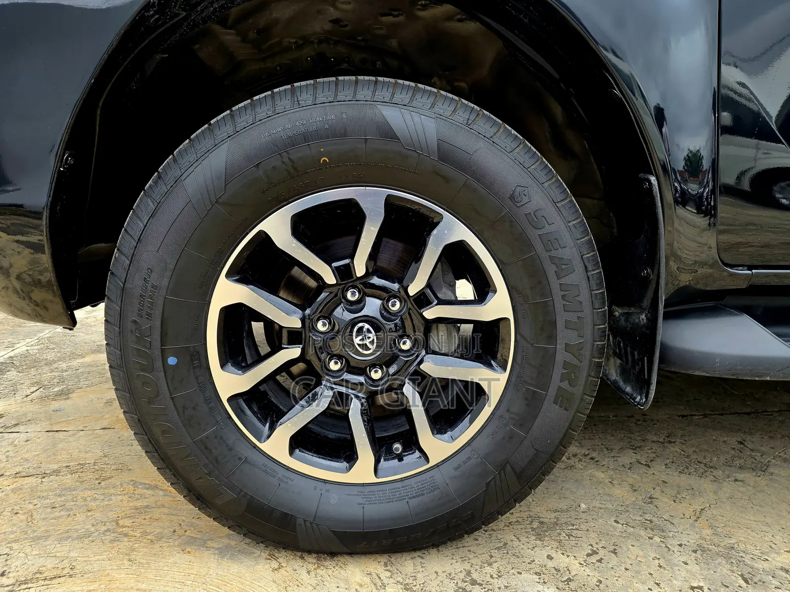 Toyota Hilux 2024 Black