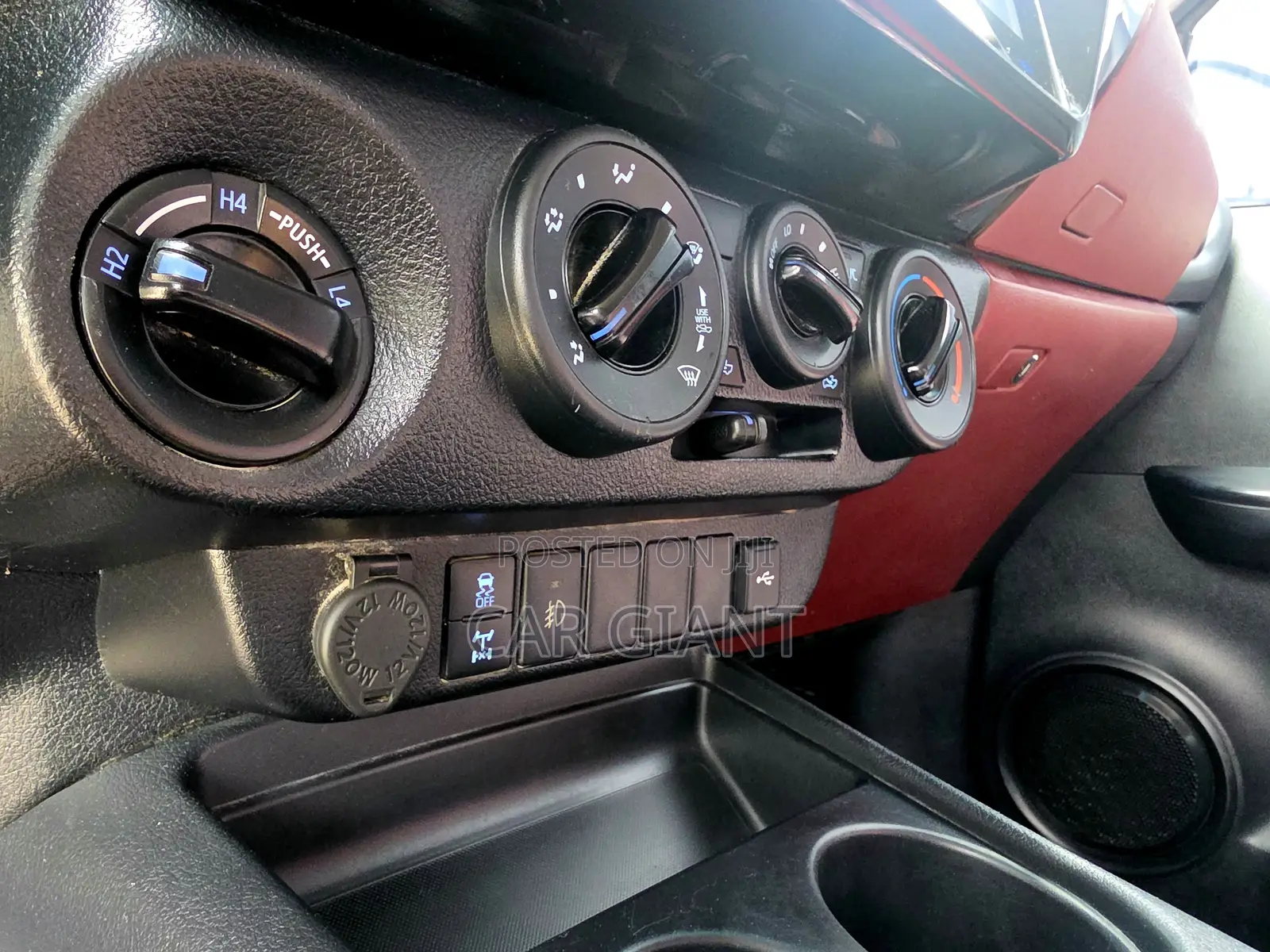 Toyota Hilux 2024 Black