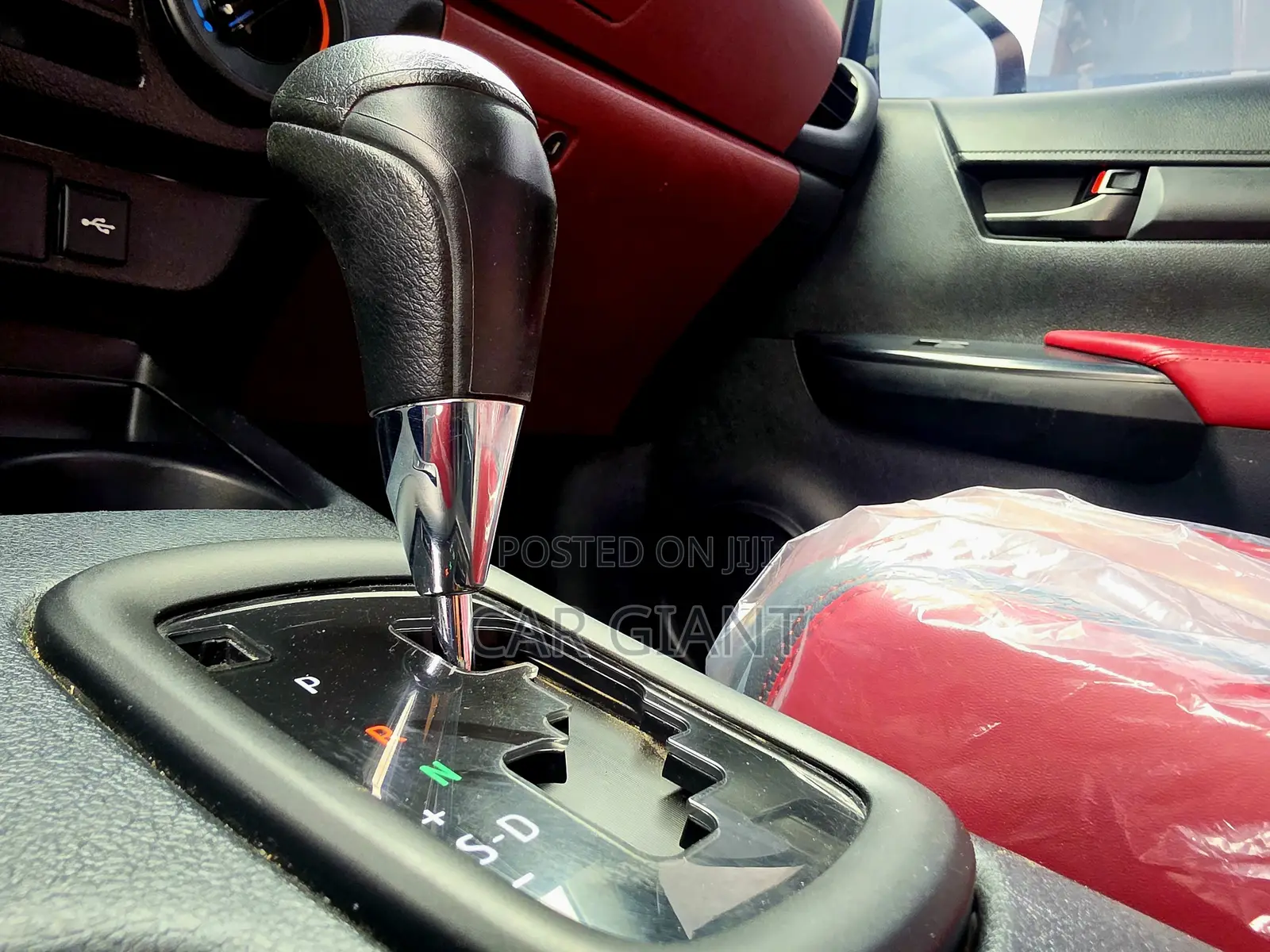 Toyota Hilux 2024 Black