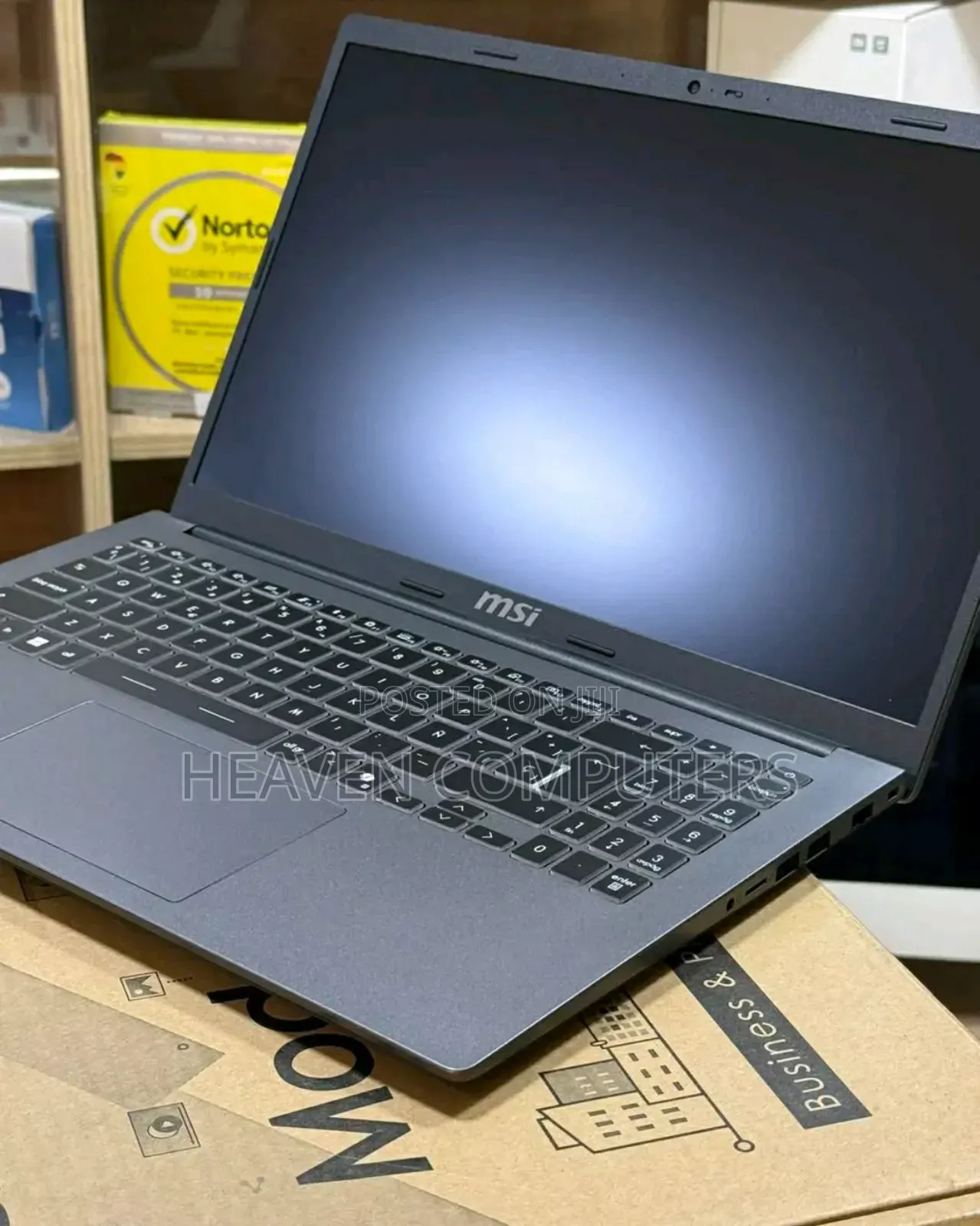 New Laptop MSI CR610 16GB Intel Core Ultra 7 SSD 1T
