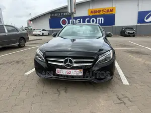 Mercedes-Benz C300 2018 Black