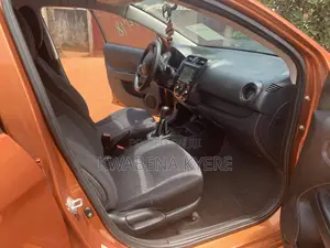 Mitsubishi Mirage ES 2018 Orange