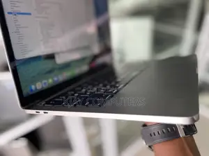 Laptop Apple MacBook Pro 2020 16GB Intel Core i7 SSD 500GB