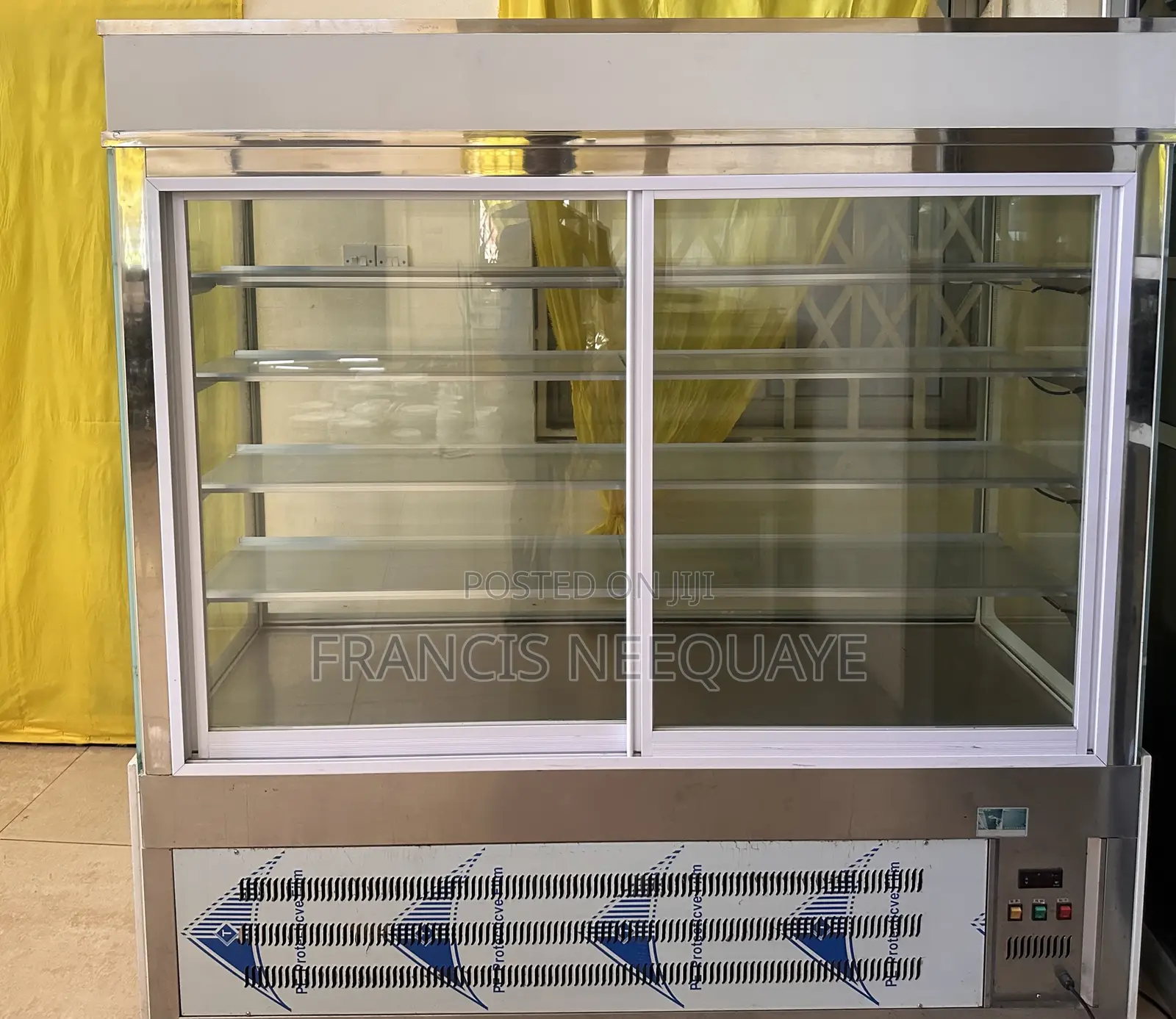 Display Chiller for Desserts, Cocktails Etc.