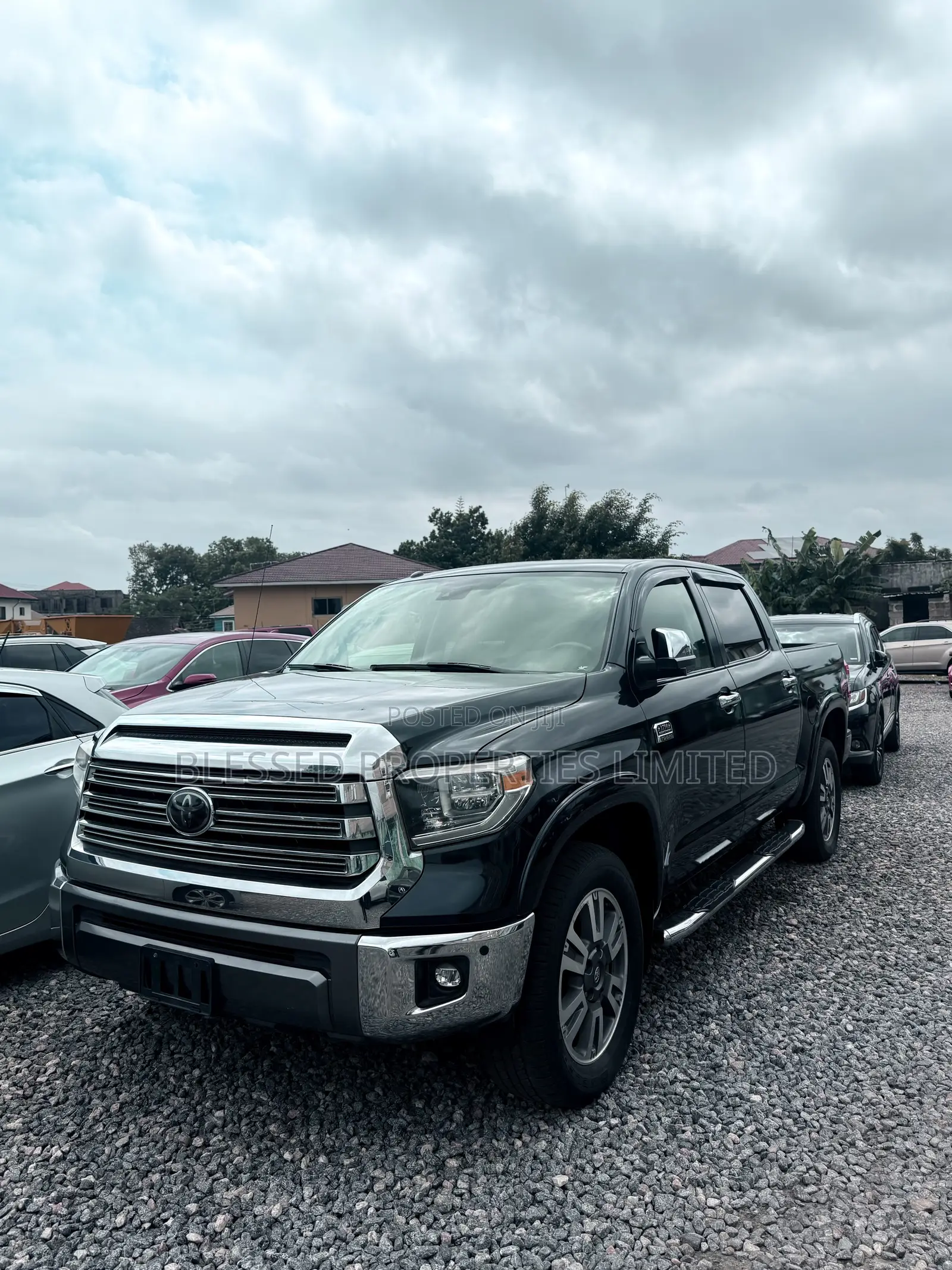 Toyota Tundra Limited 5.7L V8 4x2 Double Cab 6.6 ft. box 145.7 in. WB