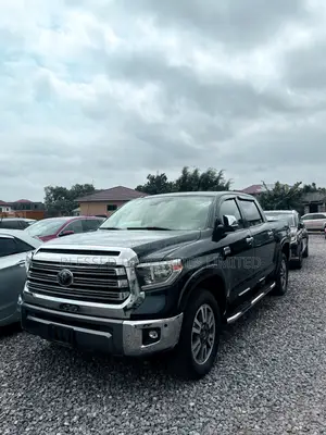 Toyota Tundra Limited 5.7L V8 4x2 Double Cab 6.6 ft. box 145.7 in. WB