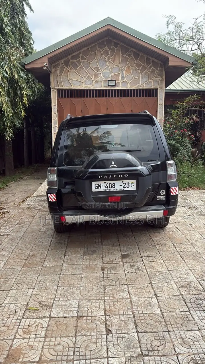 Mitsubishi Pajero V80 3.8 V6 GLS 2017 Black