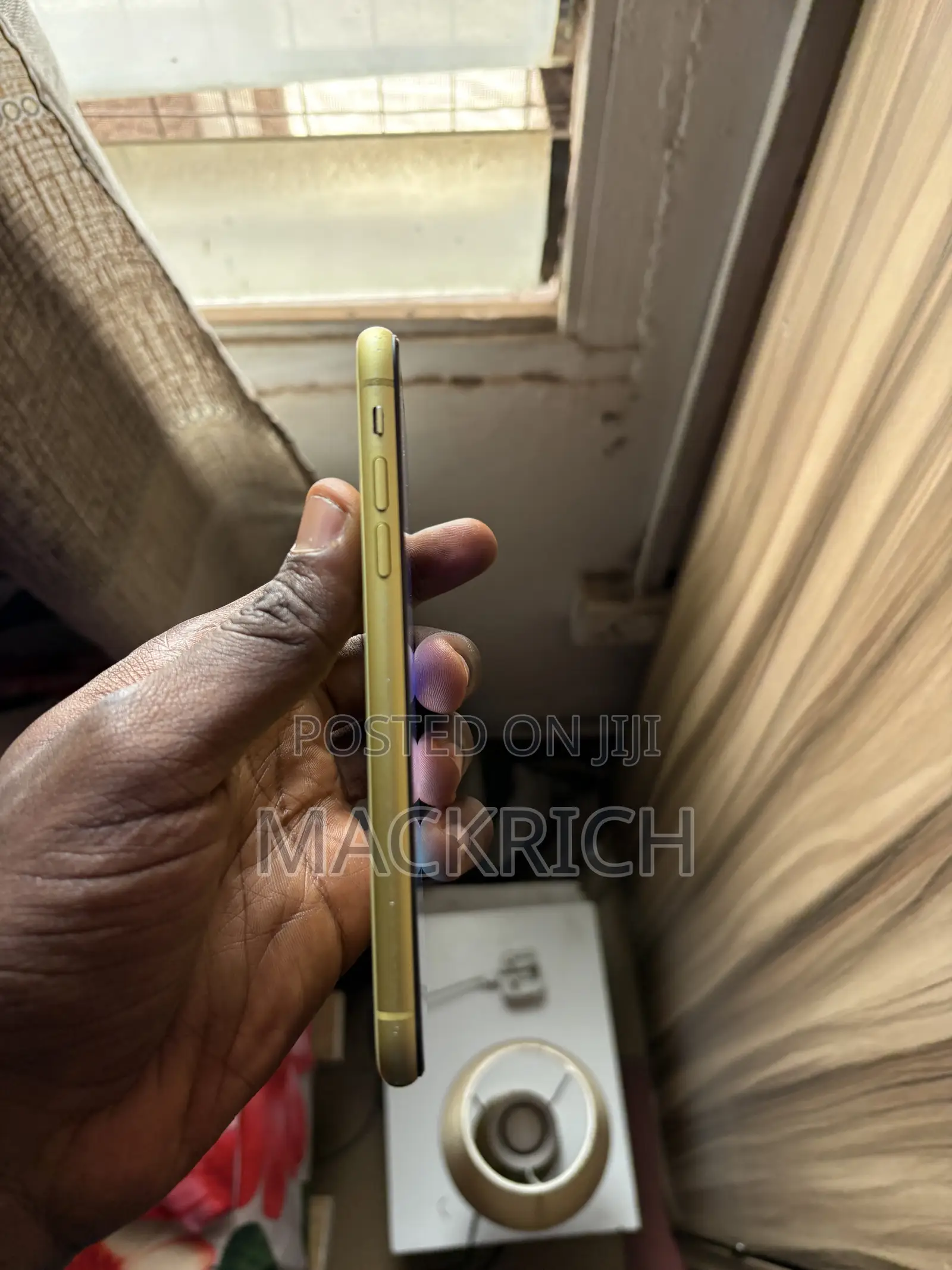 Apple iPhone 11 64 GB Yellow