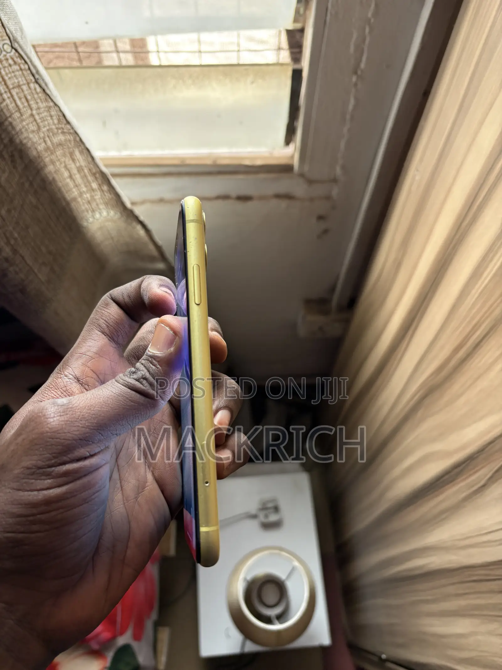 Apple iPhone 11 64 GB Yellow