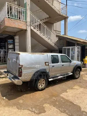 Nissan Hardbody 2012 Gray