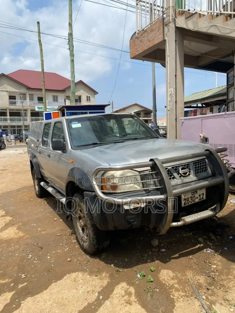 Nissan Hardbody 2012 Gray