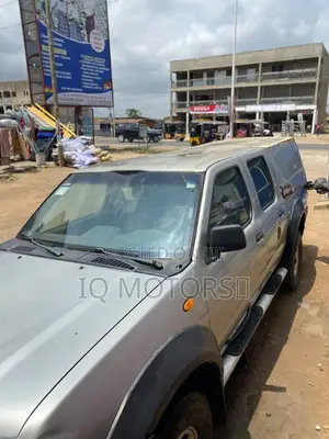 Nissan Hardbody 2012 Gray