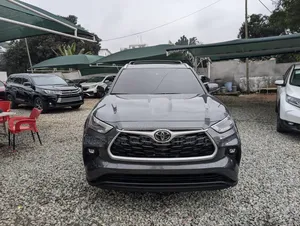 Toyota Highlander XLE 2022 Gray