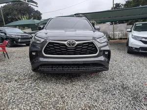 Toyota Highlander XLE 2022 Gray