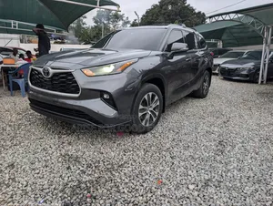 Toyota Highlander XLE 2022 Gray