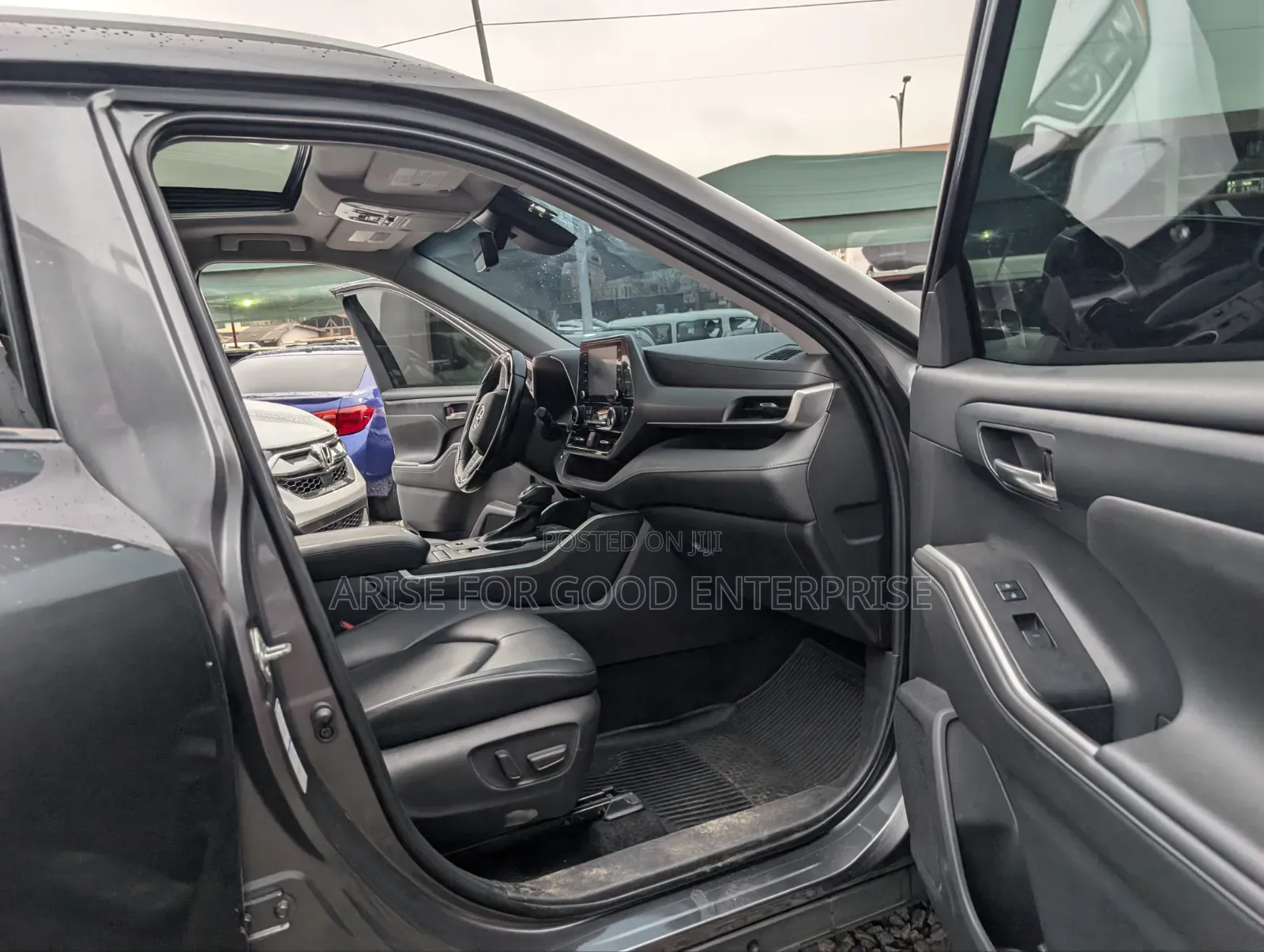 Toyota Highlander XLE 2022 Gray