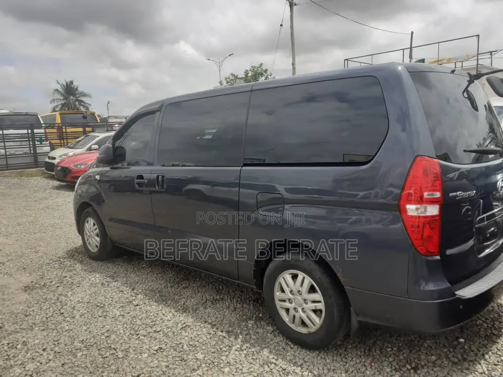 Hyundai Starex 2013 Blue