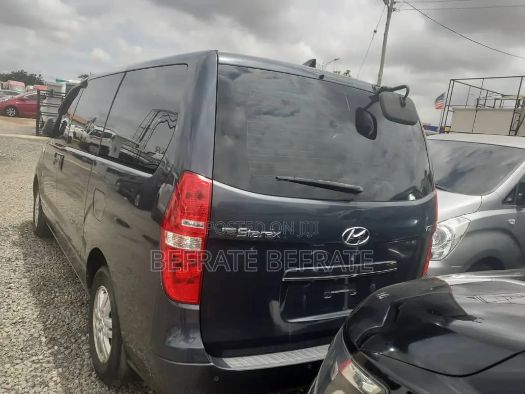 Hyundai Starex 2013 Blue