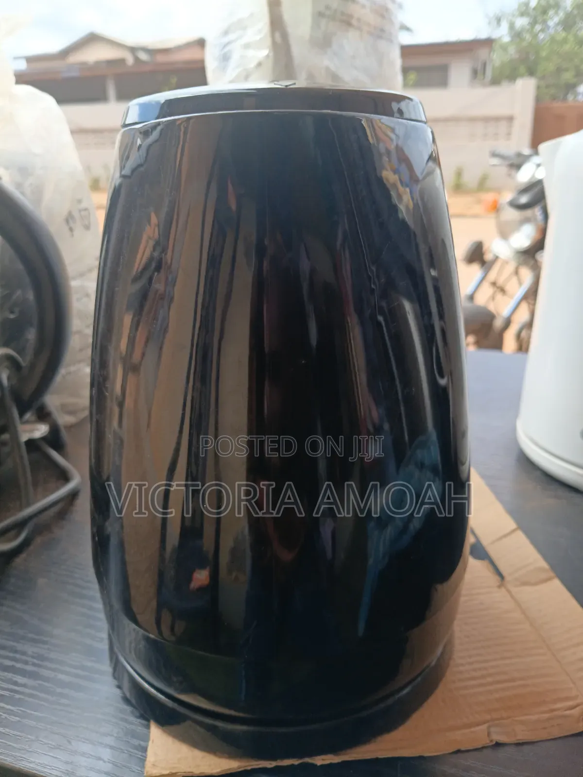 A Black Tefal Uno Electric Kettle.